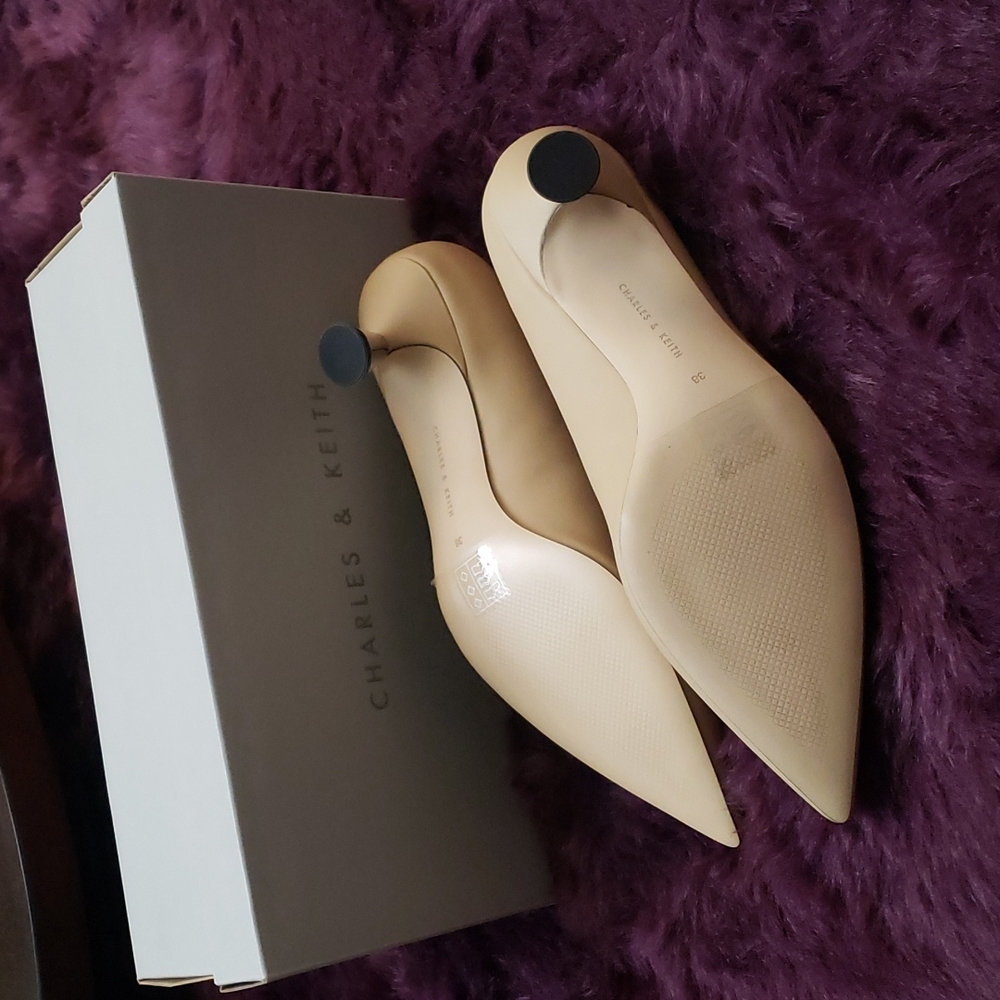 Brand new never worn Charles & Keith size 38 in Beige - Picture 4 of 6